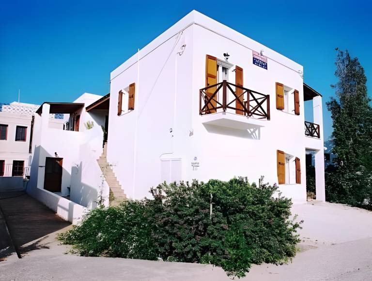 Letta's Apartments in Syros
