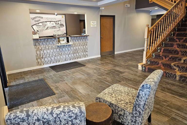 Super 8 by Wyndham Cloverdale IN — photo 5