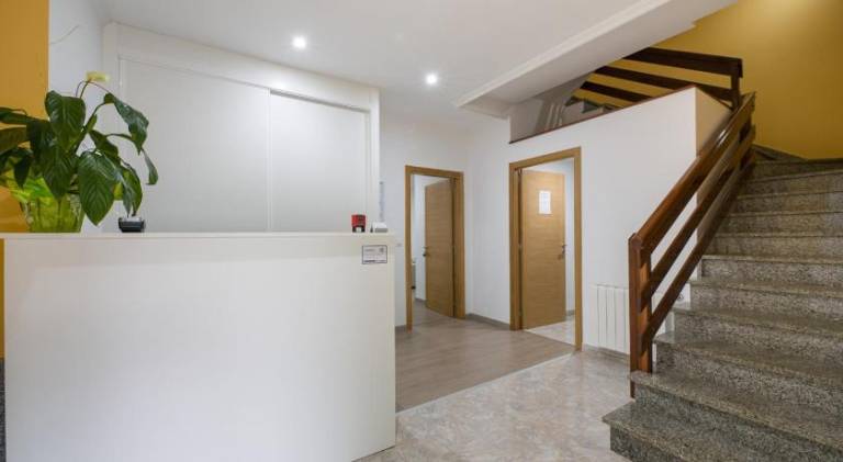 Apartment with pool & yard — photo 4