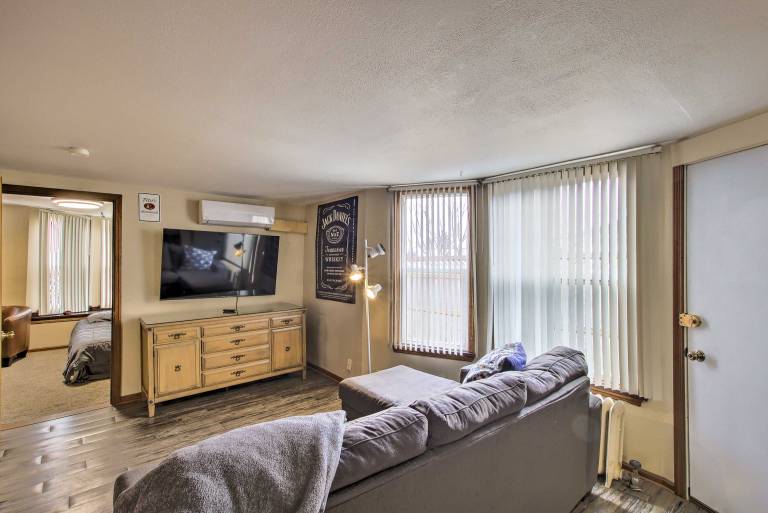 Dtwn Sheboygan Apt Above Local Bar! — photo 4