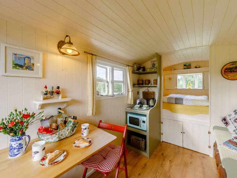 Cottage with barbecue & garden — photo 2