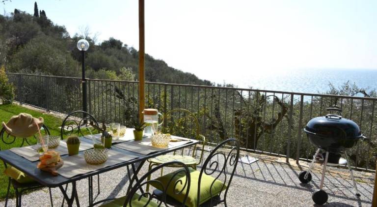 Vacation home with patio, garden & barbeque — photo 4