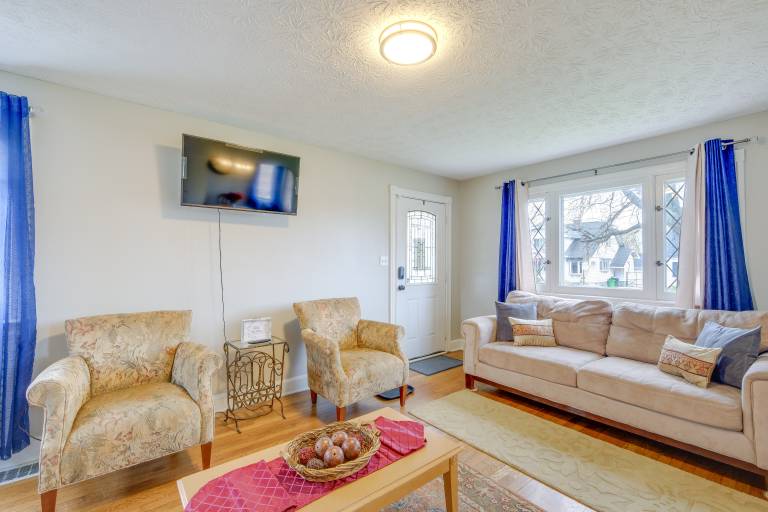 Inviting Vacation Home 2 Mi to Mill Creek Falls
