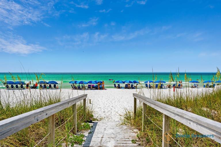 Silver Beach Retreat Beachfront & FREE VIP Package Beach Chair Service — photo 4