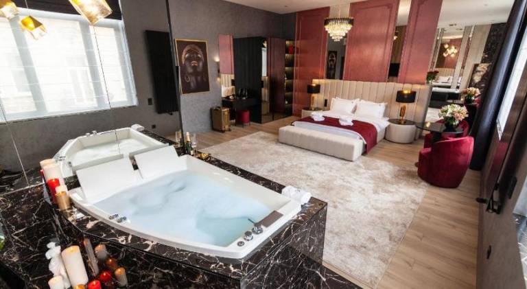 ARISTO Jacuzzi Hotel in Lviv
