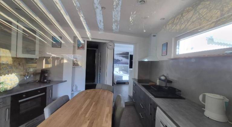 Holiday apartment with private pool, barbecue & patio — photo 3