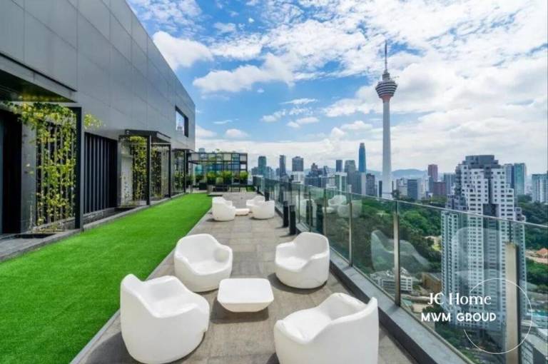 House with pool, jacuzzi & patio | Close to Kuala Lumpur Tower | Perfect for remote work | Pet-friendly — photo 3