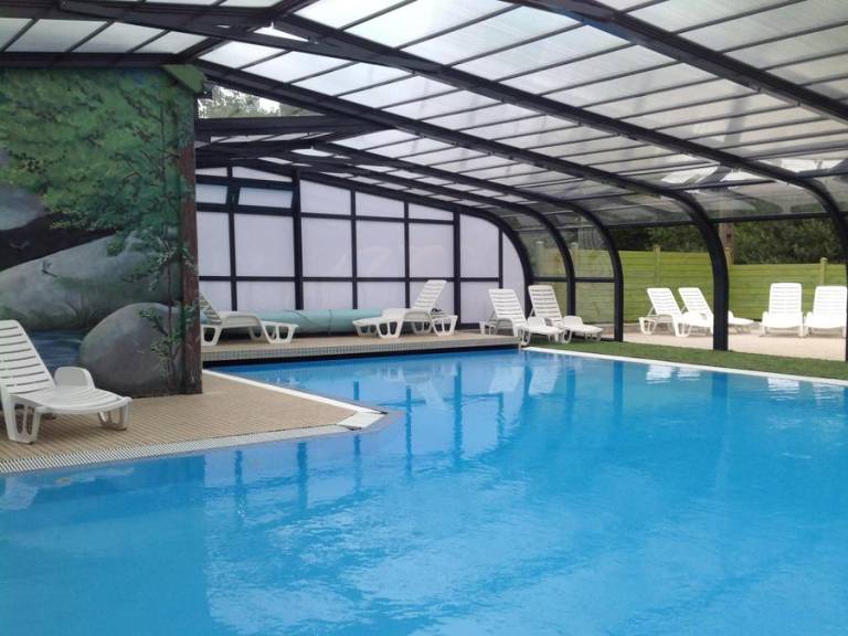 Nice mobile home with terrace & heated pool | Pets allowed in Morlaix