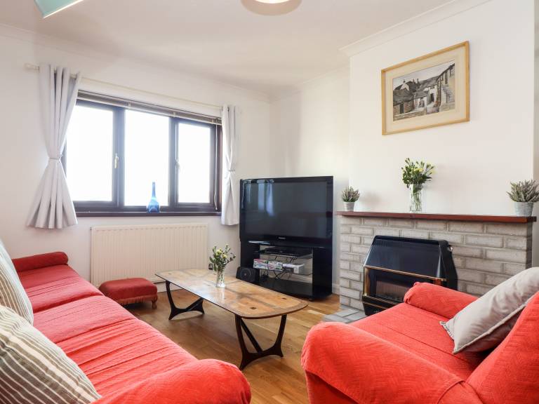 Family-oriented cottage with garden | Beach view | Pet-friendly — photo 2
