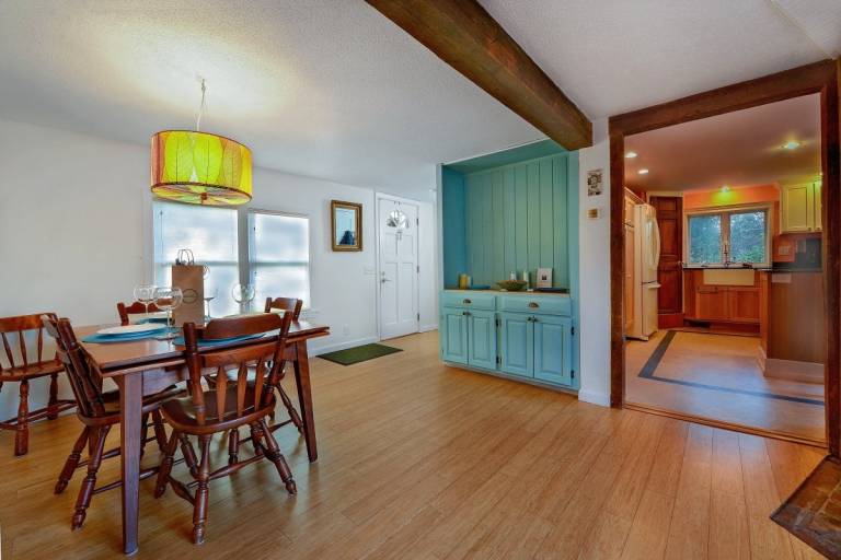 House on Koi Pond: Minutes to the CC Rail Trail, beach days, and historic charm - dogs welcome! — photo 4