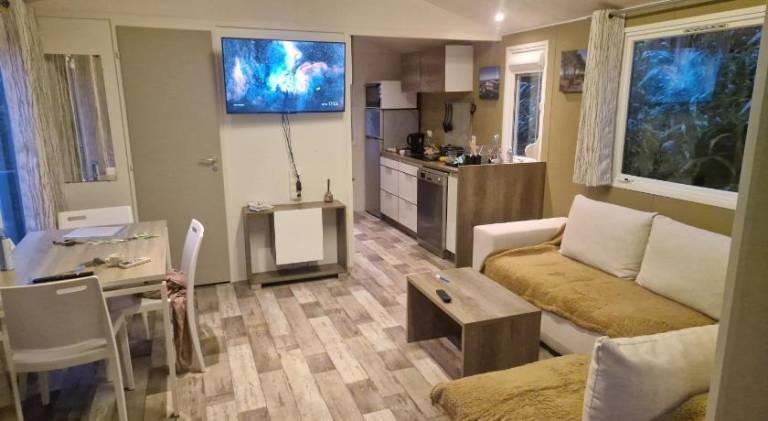230 mobil-home 2 chambres 1 salle de douche in La Teste-de-Buch