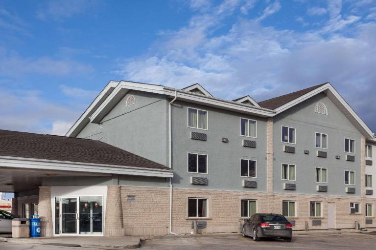 Super 8 By Wyndham Winnipeg West in Winnipeg, MB