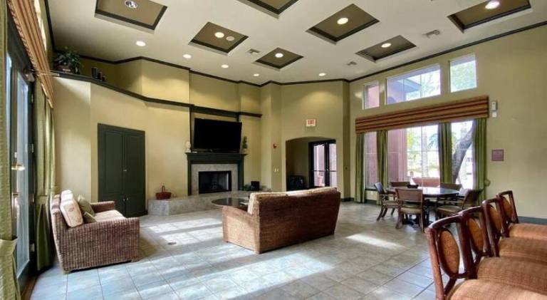 Comfy 2 bed 2 bath Phoenix Paradise with Pool and Gym — photo 3