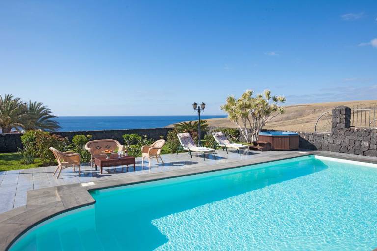Villa  Puerto Calero