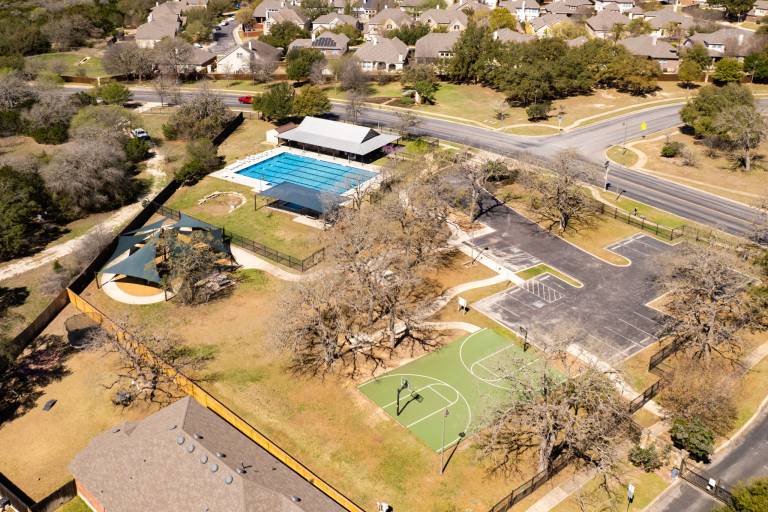 Vacation home with pool — photo 2