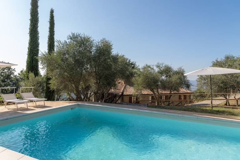 Family-friendly beautiful vacation home with yard, barbeque & private pool | Pets are welcome — photo 2
