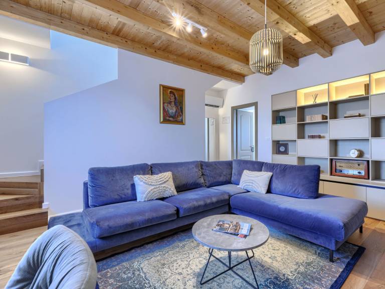 Vacation home with hot tub, terrace & garden | Pets allowed — photo 2