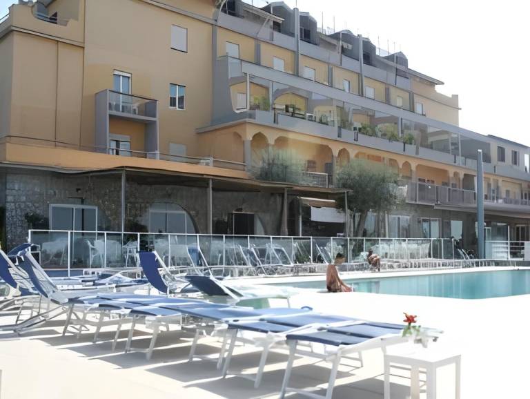 Art Hotel Gran Paradiso in Vico Equense