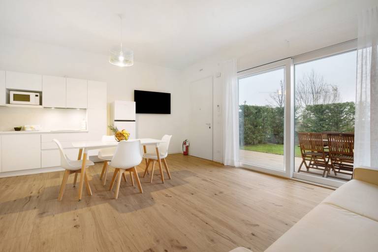 Studio with fast internet & yard | City view — photo 4