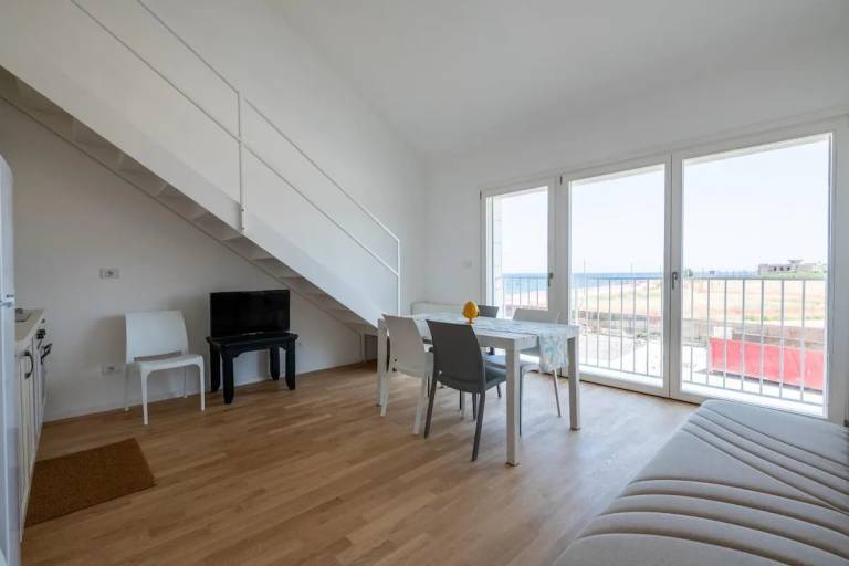 Family-friendly rental apartment with patio | Water view | Next to the beach | Pets are welcome in Bari