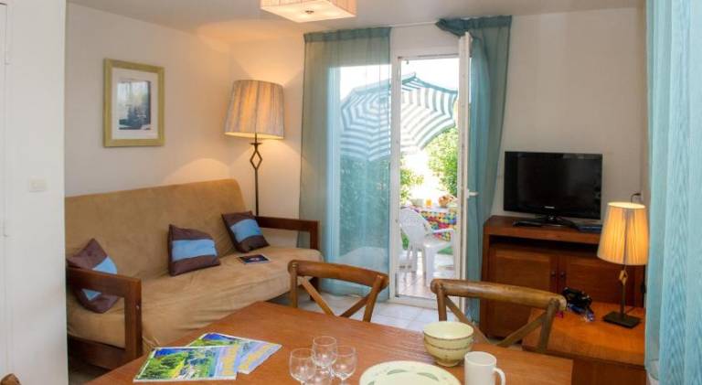Serviced apartment with pool, garden & sauna — photo 2