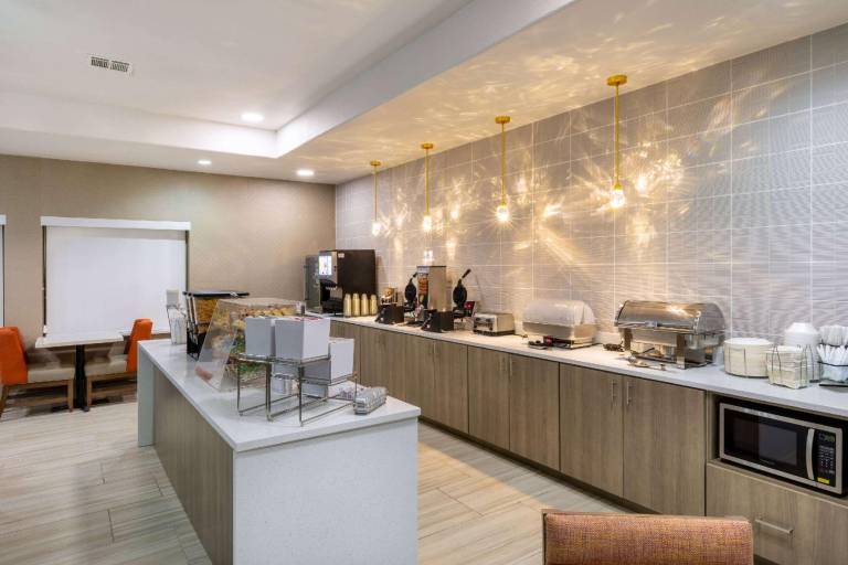 La Quinta Inn & Suites by Wyndham New Braunfels — photo 5