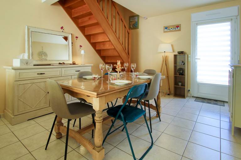 Vacation home with barbeque, patio & garden | Garden view — photo 2