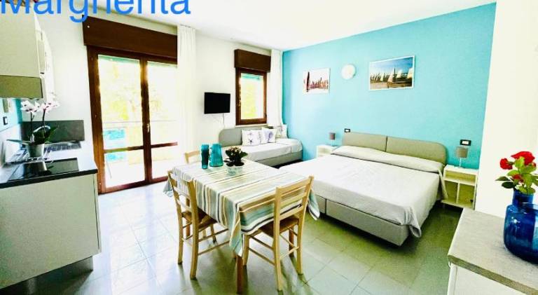 Pleasant serviced apartment with patio, pool & yard | Next to the beach | Perfect for remote work | Pets allowed — photo 2