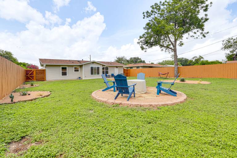 Cozy Super Clean Home Great Location 8 min to DT
