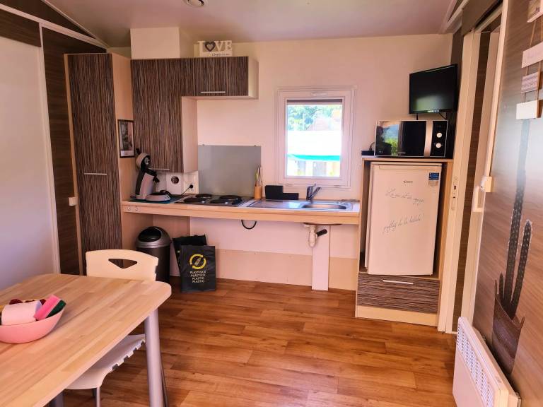 Mobile home with 2 rooms for 4 persons — photo 3