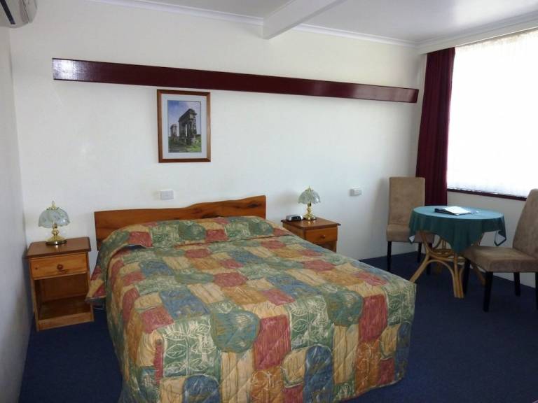 Motel  Deloraine