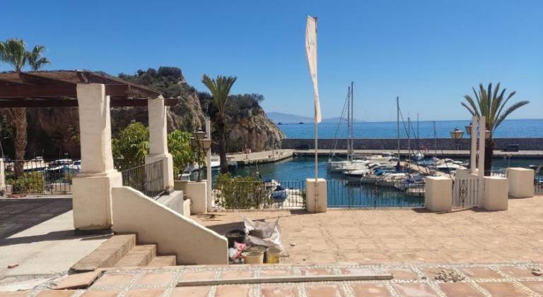 Rental apartment with patio in Almunecar