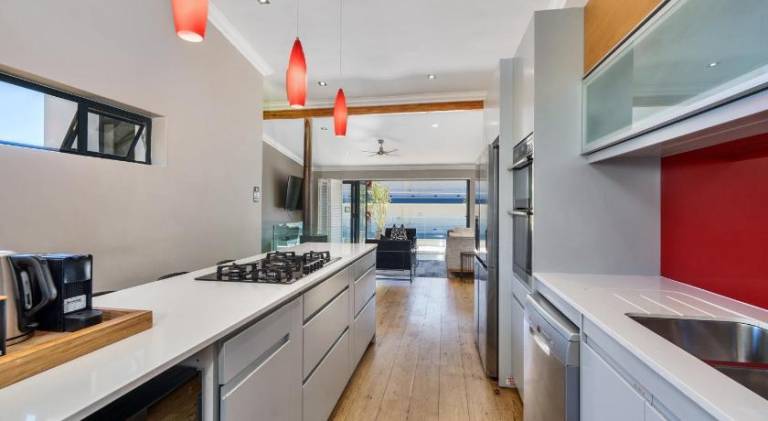 Beautiful villa with pool | Near Sea Point | Dogs allowed — photo 4