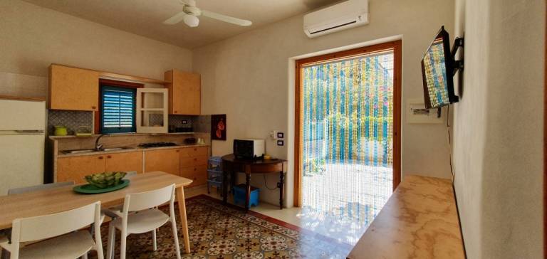 Rental apartment with garden & BBQ | Beach view — photo 4