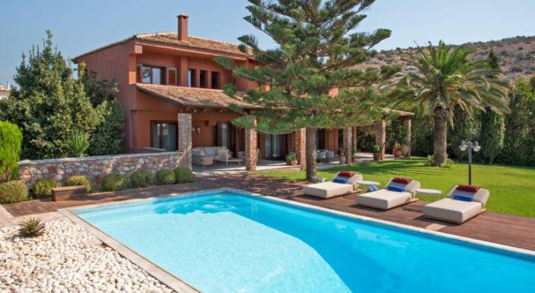 Villa with terrace, BBQ & private pool in Vari-Voula-Vouliagmeni