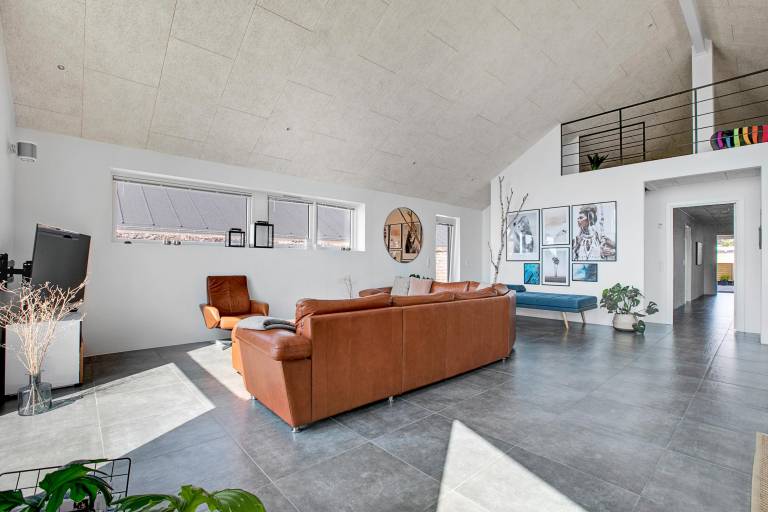 Lovely holiday home with sea view and activity room. — photo 5