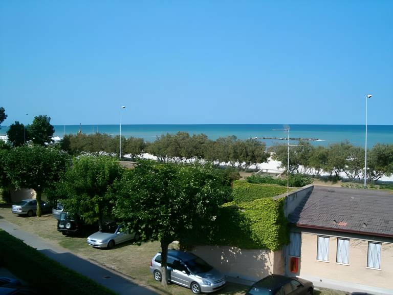 Serviced apartment with yard in Porto San Giorgio