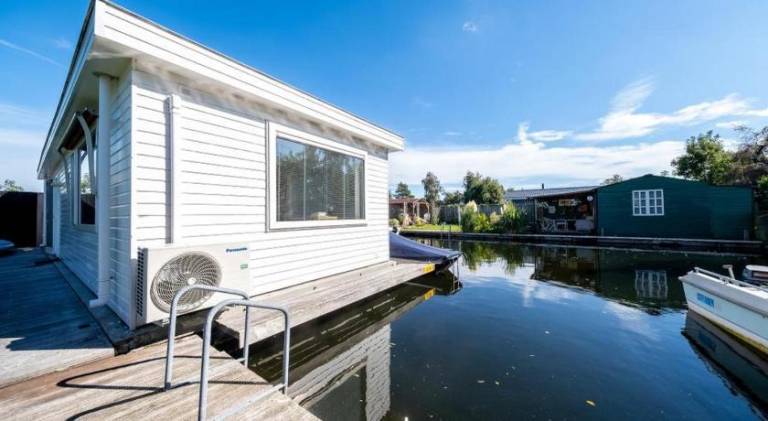 New- Private Cosy Houseboat, on a lake near Amsterdam — photo 3