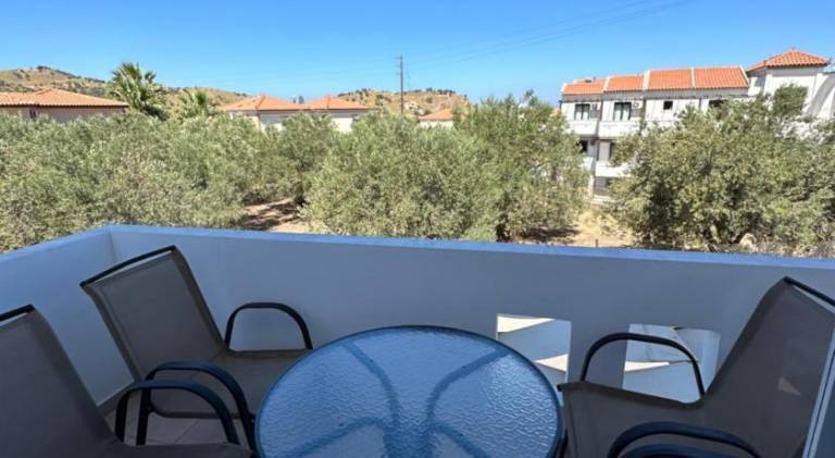 Apartment with garden & terrace — photo 4
