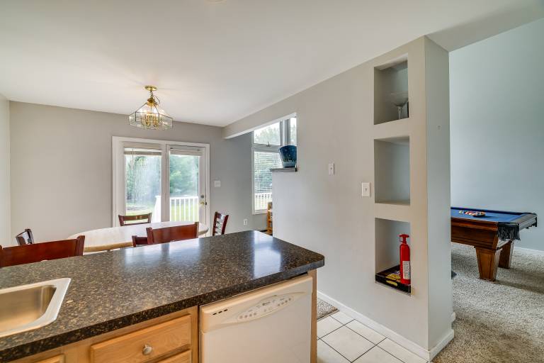 Near Big Boulder Mtn! Home w/ Fireplace & Games — photo 5