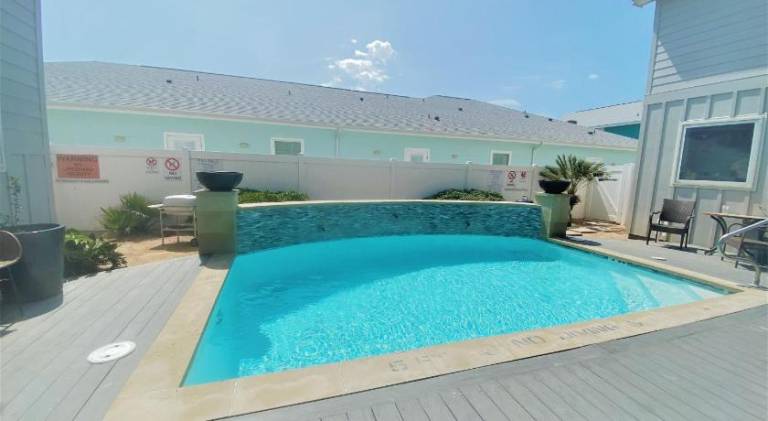 Fully equipped house with grill, pool & yard | Next to the beach | Perfect for remote work | Pets are welcome in Port Aransas, TX