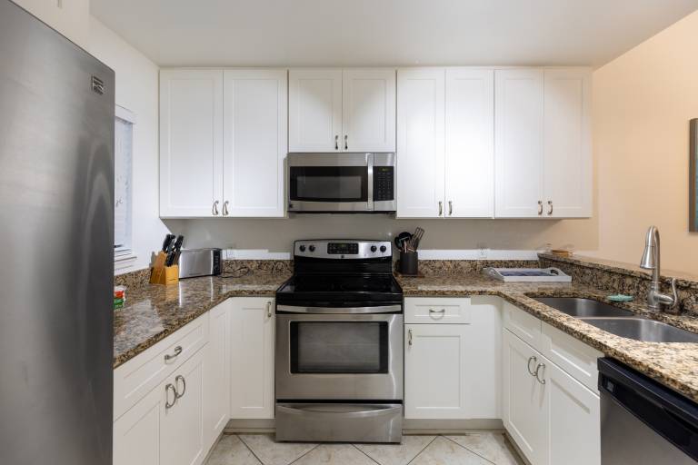 7704 Treetops: South Forest Beach Villa. Sleeps 8. Pet Friendly. — photo 5
