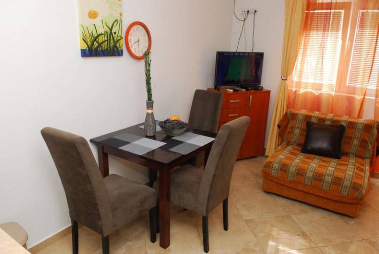 Child-friendly holiday apartment with patio & grill | Dogs allowed — photo 3