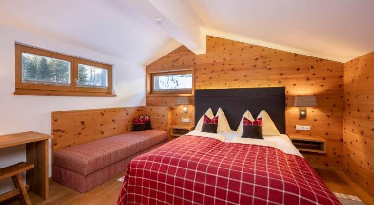 Beautiful holiday apartment with pool, patio & garden | Close to the ski | Pet-friendly in Filzmoos