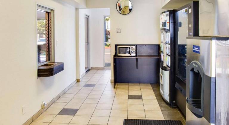 Motel 6 Bakersfield, CA - South — photo 4