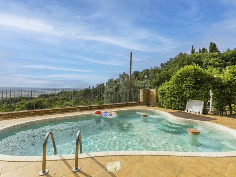 Fully equipped beautiful house with barbecue, yard & patio | Nature view | Pets allowed — photo 2