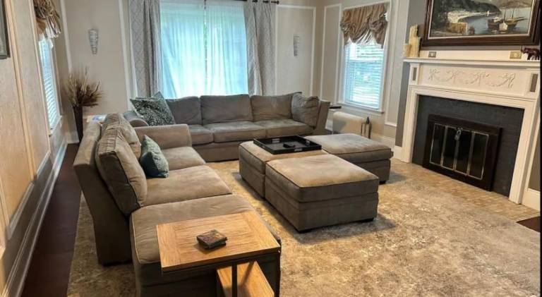 House with 5 rooms for 15 persons in Niaga