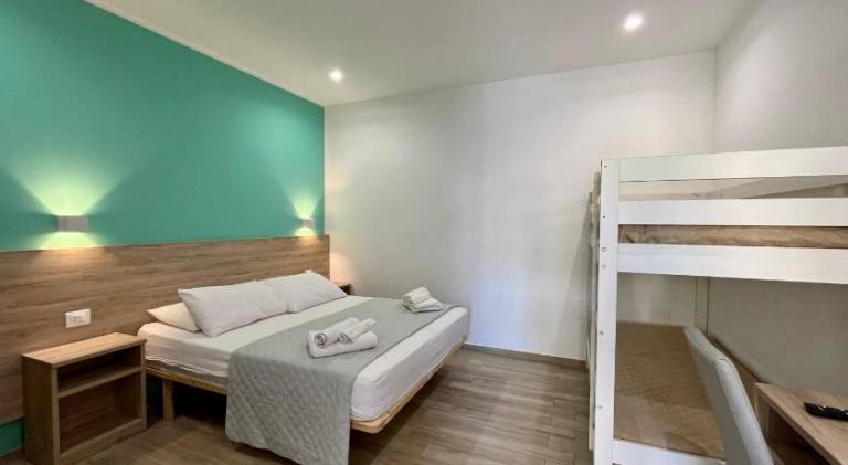 Beautiful serviced apartment with patio | Beach nearby | Perfect for remote work | Dogs allowed — photo 2