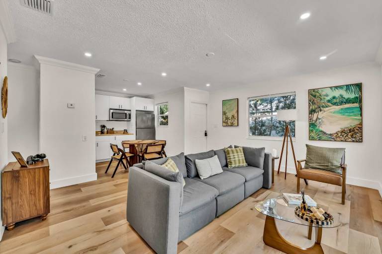 Beautiful 2 BR Apartment - Bright and Spacious — photo 4