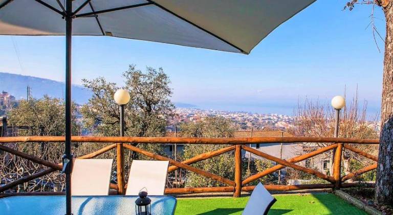 Nice vacation home with pool | Pets are welcome in Vico Equense